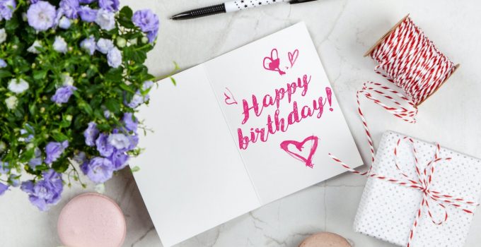 4 Unique Small Things to Give Her for Her Birthday in 2021