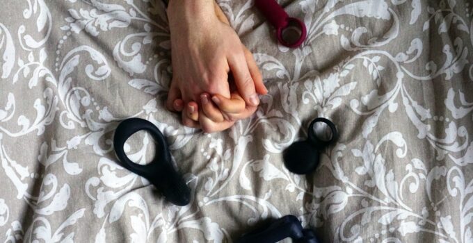 6 Best Sex Toys for Couple That Keep Things Interesting in Bedroom