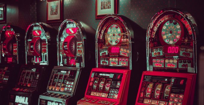 Why are Famous Vegas Slots So Different from Other Casino Games?
