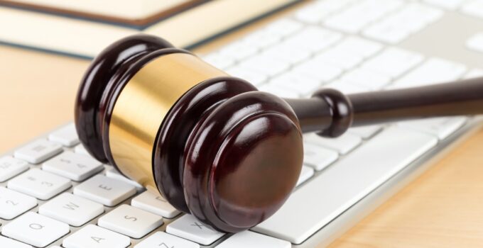 Pros and Cons of Using Online Legal Services for Your Business