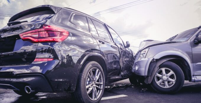 6 Reasons to Never Settle a Car Accident Claim Without an Attorney