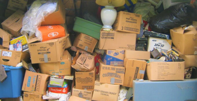 Have a Messy Storage Unit? Top 5 Tips to Declutter It