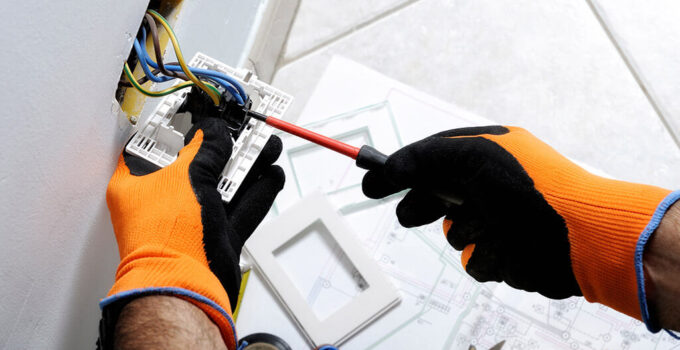 How Do You Detect Electrical Problems in Your House?