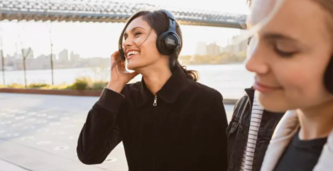 Are JBL Headphones Better Than Bose Headphones – 2022 Guide