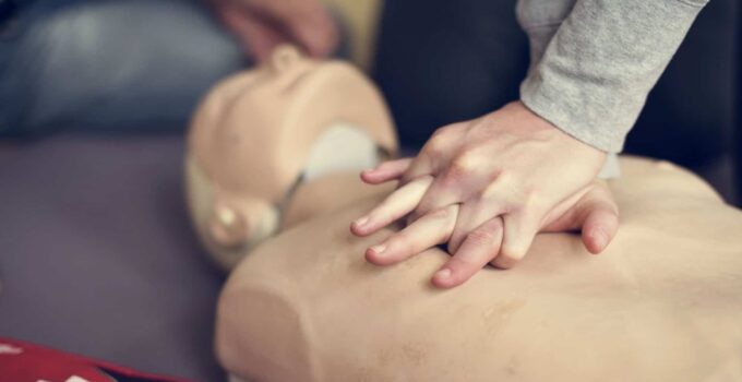 4 Things to Consider Before Purchasing an Online CPR Class
