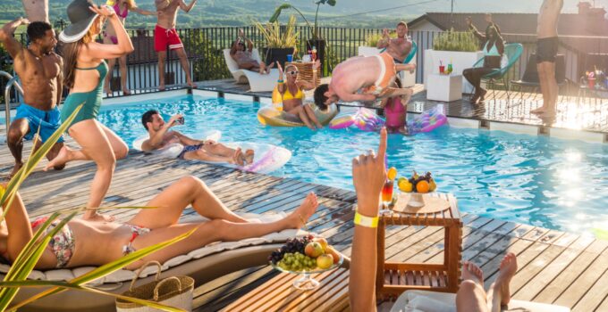 Top 5 Themes for An Epic Pool Party at Home