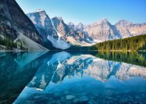 7 Most Stunning Canada Lakes to See With Your Own Eyes