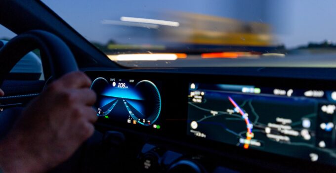 9 Tips for Reducing Glare while Driving at Night