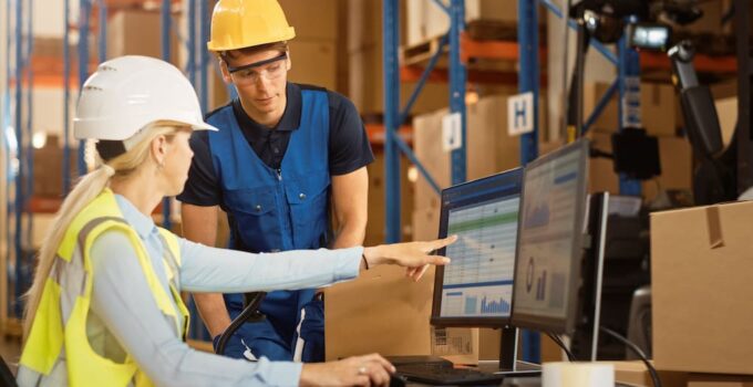 9 Warehouse Management Tips For Businesses: How To Lower Your Expenses – 2024 Guide