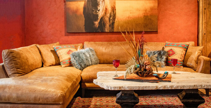 Authentic Homestead: Inspiring Western Living Room Décor for Every Space