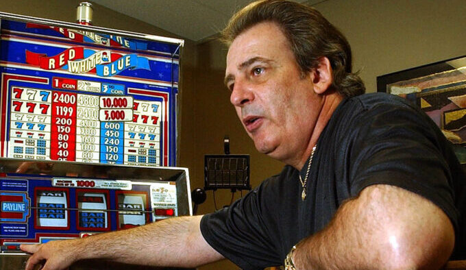 Tommy Glenn Carmichael - The Slot Machine Cheat