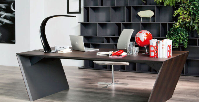 The Modern Office: Choosing the Right Desk for Contemporary Workspaces